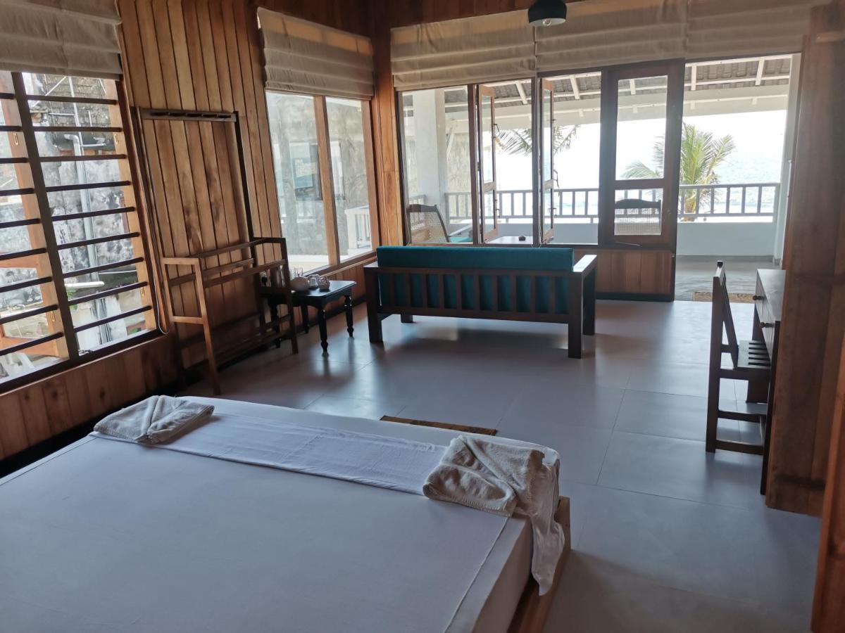 Mountain Wave Hotel And Surfshop Hikkaduwa Buitenkant foto