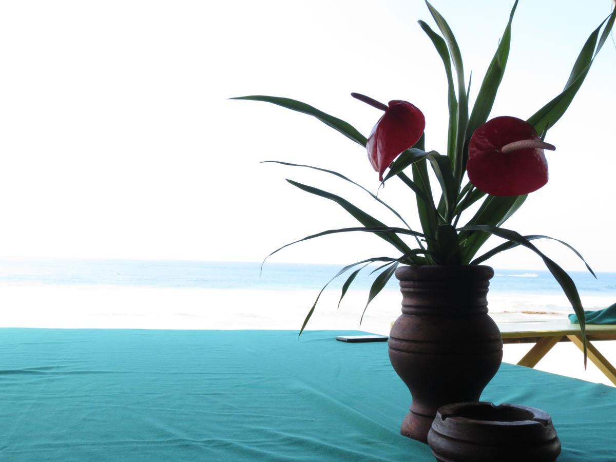 Mountain Wave Hotel And Surfshop Hikkaduwa Buitenkant foto