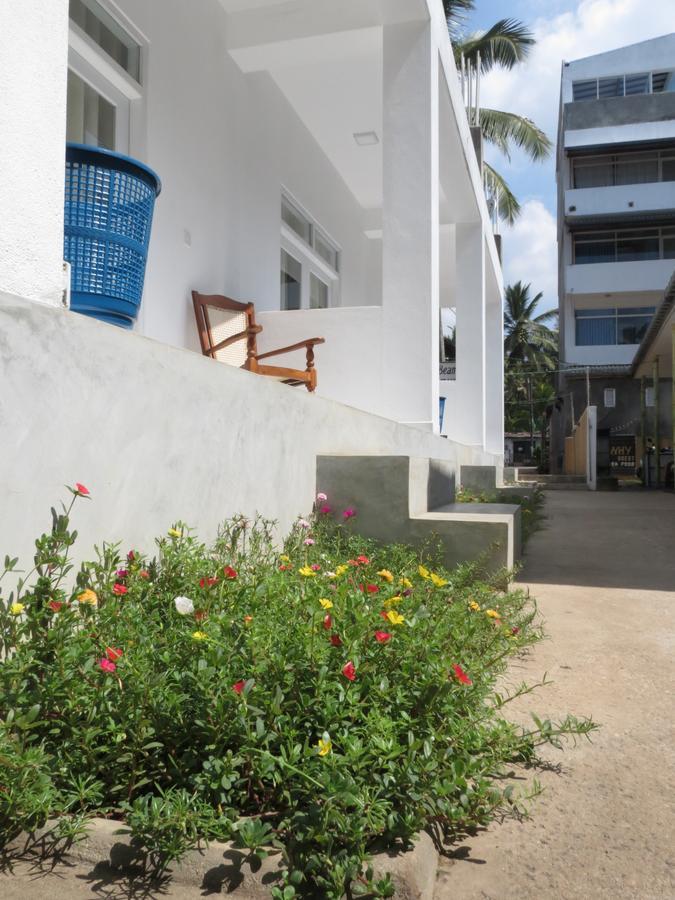 Mountain Wave Hotel And Surfshop Hikkaduwa Buitenkant foto