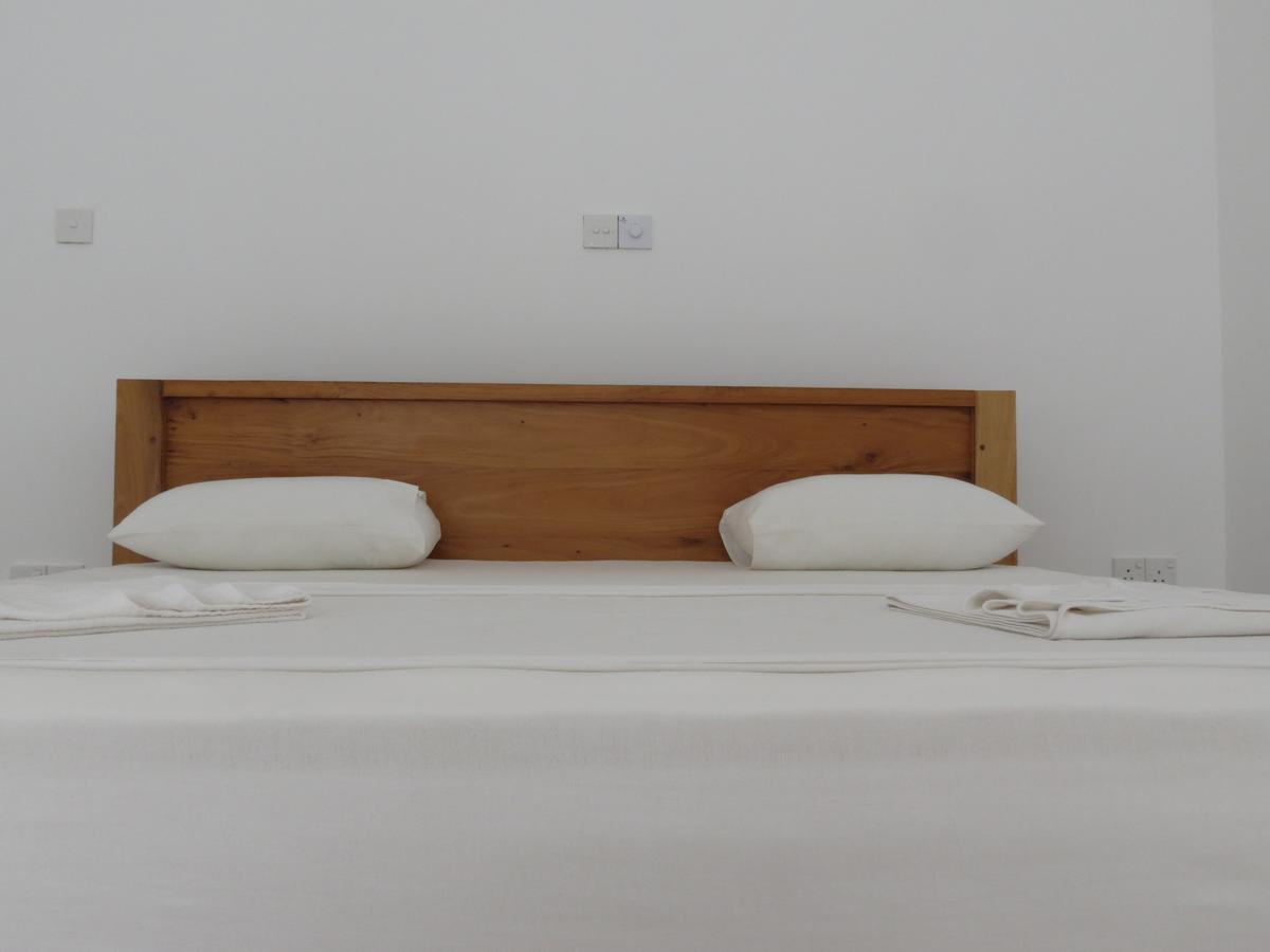 Mountain Wave Hotel And Surfshop Hikkaduwa Buitenkant foto