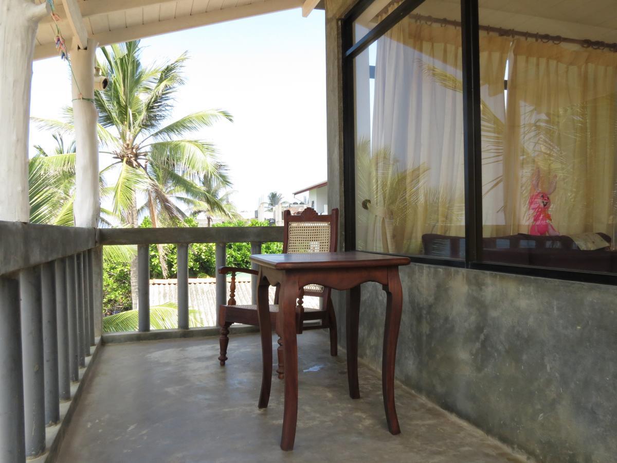 Mountain Wave Hotel And Surfshop Hikkaduwa Buitenkant foto