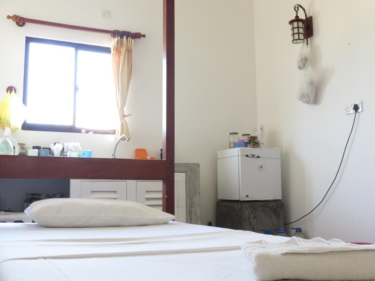 Mountain Wave Hotel And Surfshop Hikkaduwa Buitenkant foto