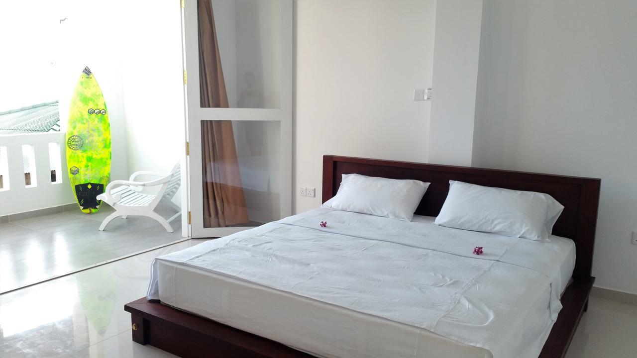 Mountain Wave Hotel And Surfshop Hikkaduwa Buitenkant foto